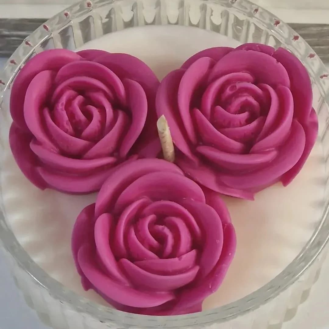 Vela 3 Rosas: três rosas de cera pink em pote de vidro circular